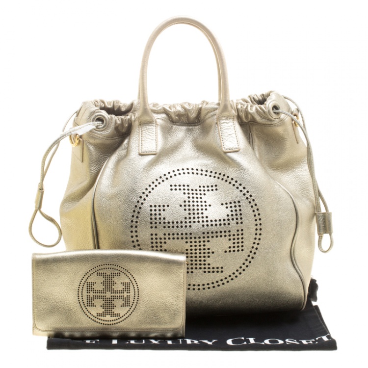 Pre Owned Tory Burch Metallic Silver Leather Perforated Logo Drawstring Tote with Pochette Accessories 