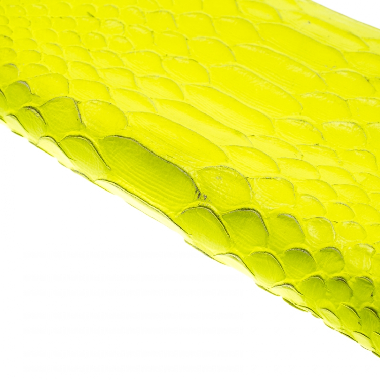 Pre Owned Tory Burch Neon Green Python Embossed Leather Zip Around Wallet