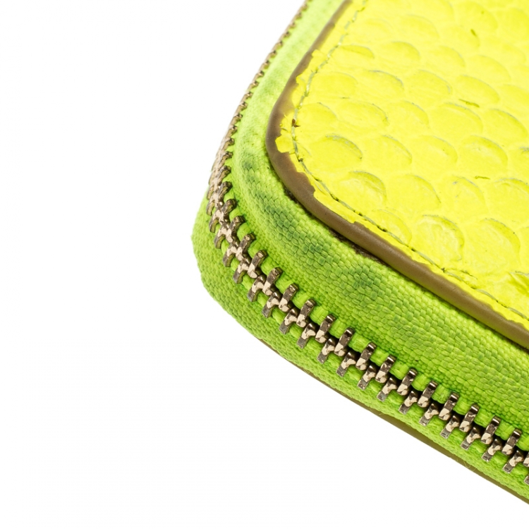 Pre Owned Tory Burch Neon Green Python Embossed Leather Zip Around Wallet