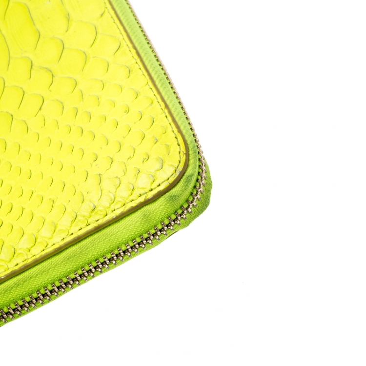 Pre Owned Tory Burch Neon Green Python Embossed Leather Zip Around Wallet