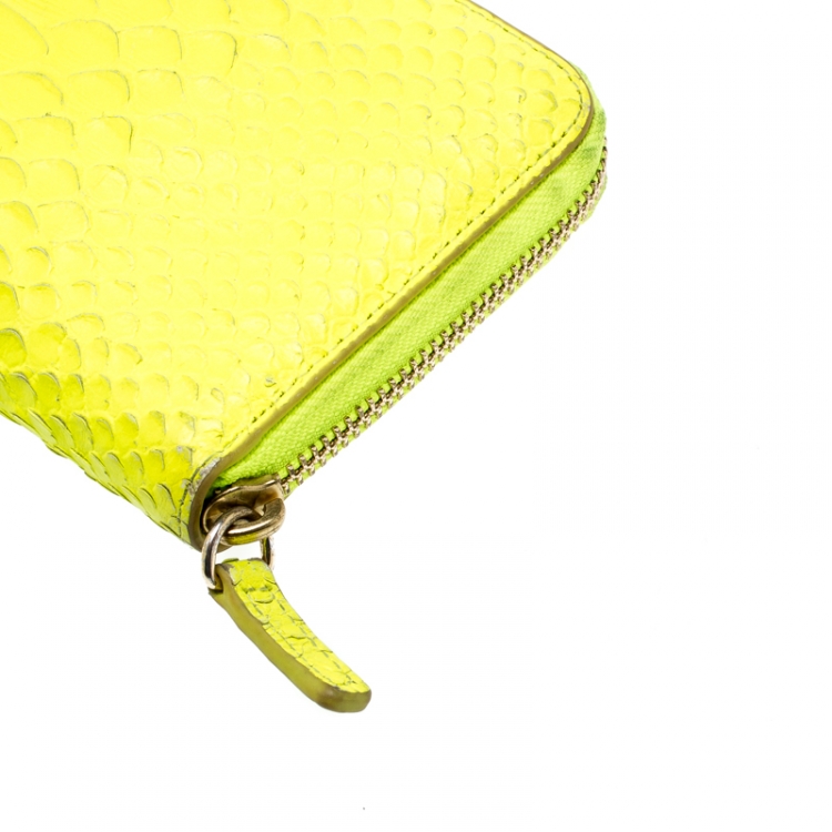 Pre Owned Tory Burch Neon Green Python Embossed Leather Zip Around Wallet