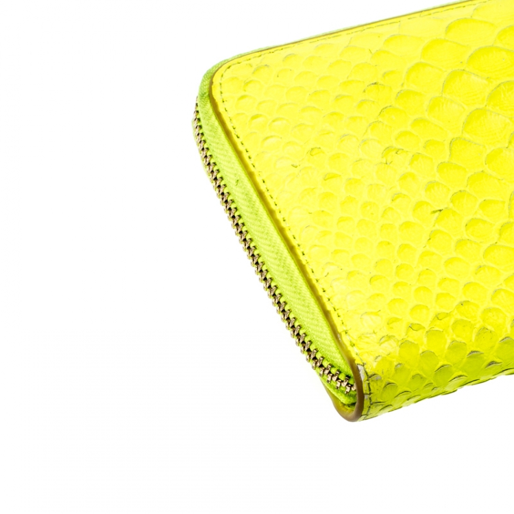 Pre Owned Tory Burch Neon Green Python Embossed Leather Zip Around Wallet