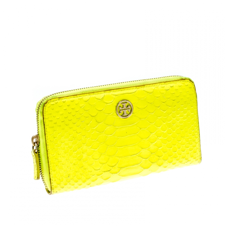 Pre Owned Tory Burch Neon Green Python Embossed Leather Zip Around Wallet