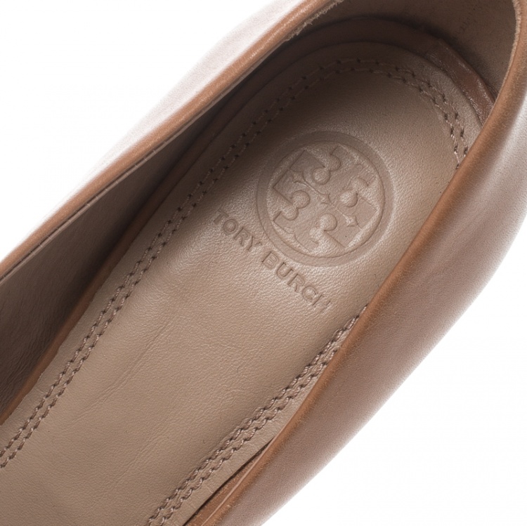 Pre Owned Tory Burch Beige Leather Lowell New Logo Wedge Pumps Size 40.5