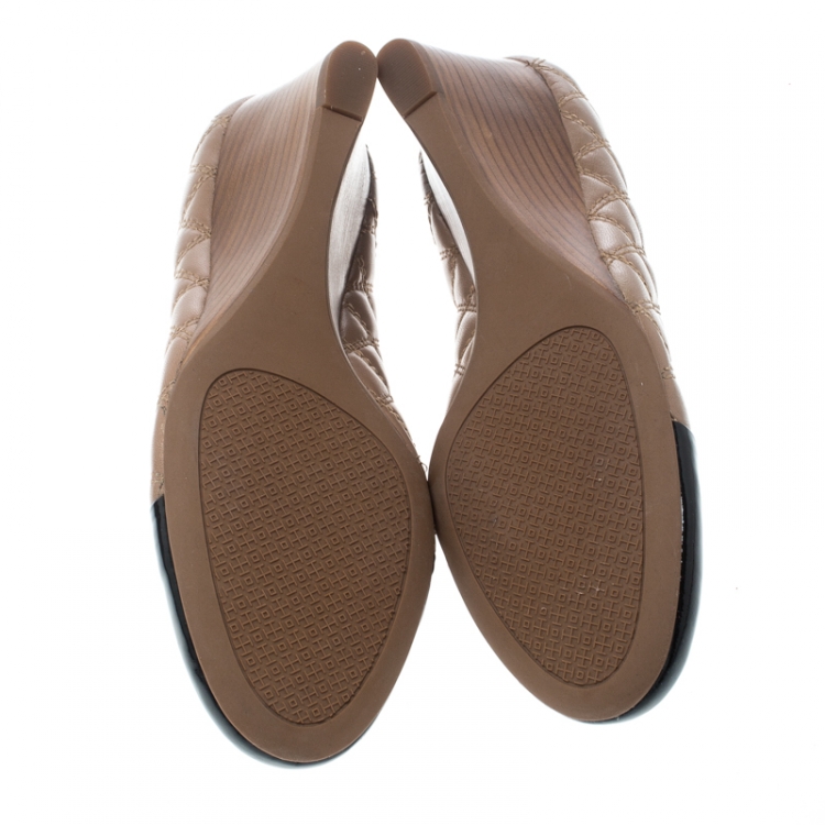 Pre Owned Tory Burch Beige/Black Leather Claremont Cap Toe Wedge Sandals Size 38.5