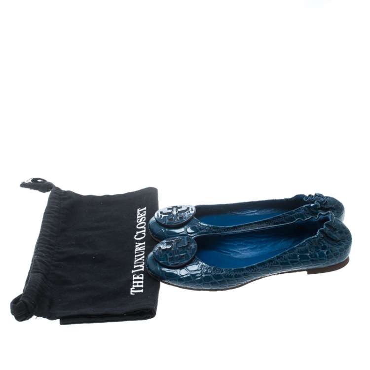 مملوكة مسبقًا Tory Burch Blue Patent Croc Embossed Leather Reva Scrunch Ballet Flats Size 38.5