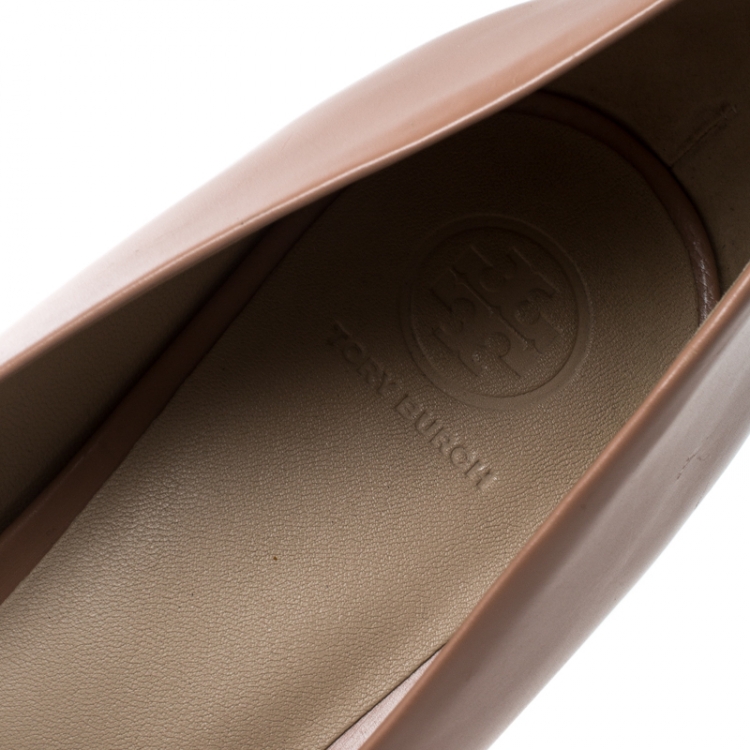 Pre Owned Tory Burch Pale Pink Leather Raleigh Round Toe Wedge Pumps Size 41