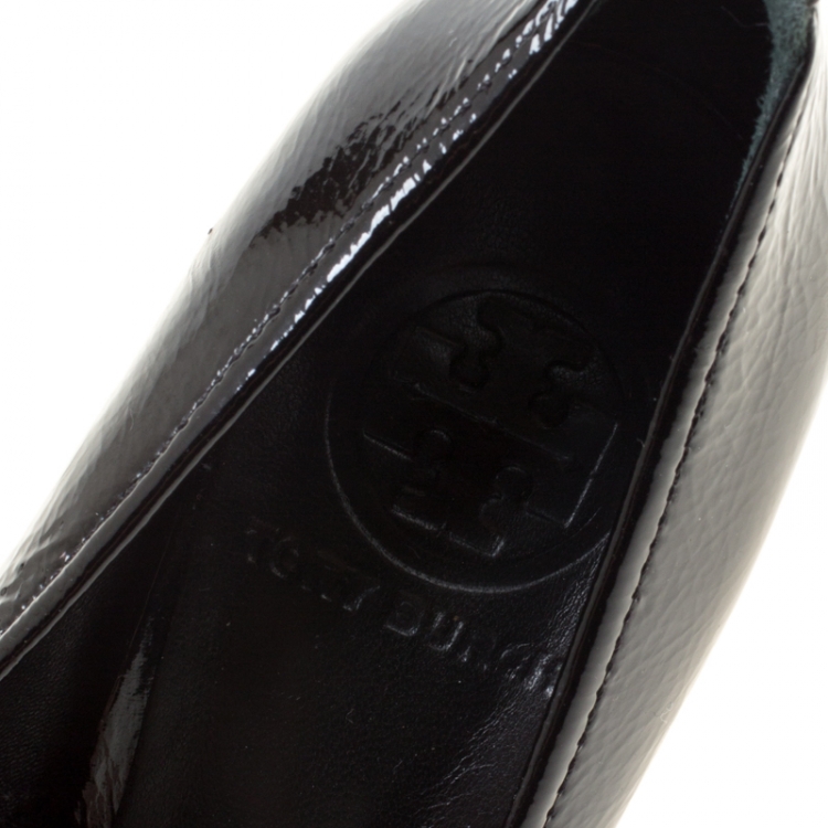 Pre Owned Tory Burch Black Patent Leather Hana Metal Chain Pumps Size 35.5