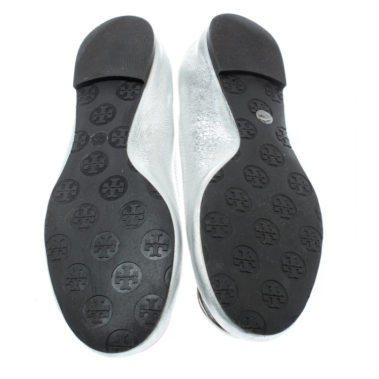 Pre Owned Tory Burch Metallic Silver Leather Reva Ballet Flats Size 38.5