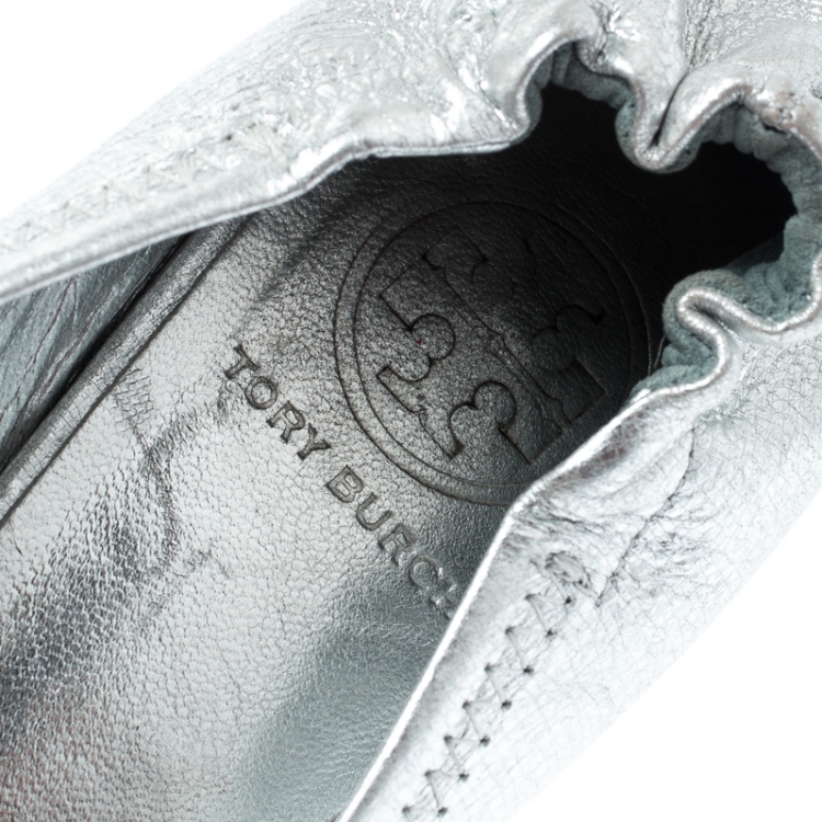 Pre Owned Tory Burch Metallic Silver Leather Reva Ballet Flats Size 38.5