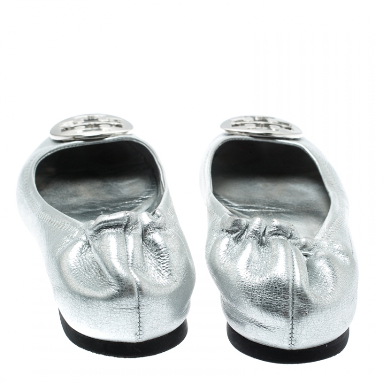 Pre Owned Tory Burch Metallic Silver Leather Reva Ballet Flats Size 38.5
