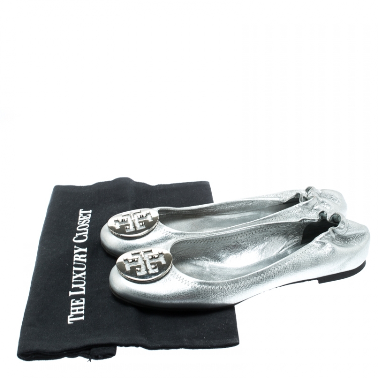 Pre Owned Tory Burch Metallic Silver Leather Reva Ballet Flats Size 38.5