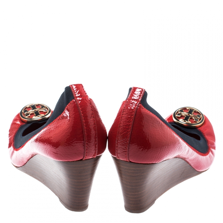 Pre Owned Tory Burch Red Patent Leather Caroline Scrunch Wedge Pumps Size 38