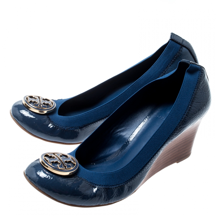 Pre Owned Tory Burch Blue Patent Leather Caroline Scrunch Wedge Pumps Size 36.5