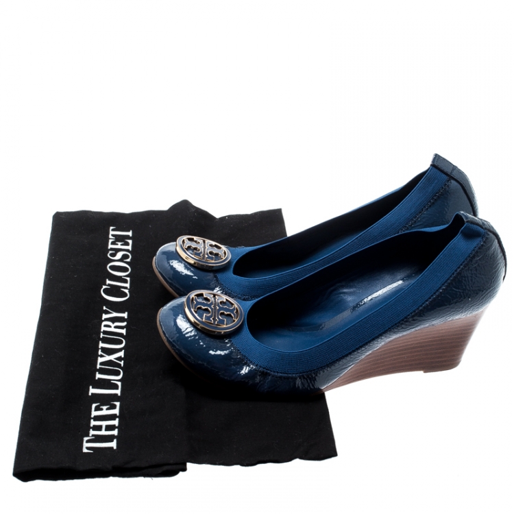 Pre Owned Tory Burch Blue Patent Leather Caroline Scrunch Wedge Pumps Size 36.5