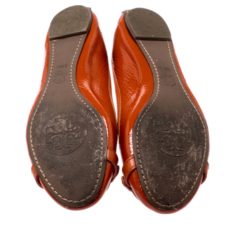 مملوكة مسبقًا Tory Burch Orange Patent Leather Aaden Ballet Flats Size 36.5