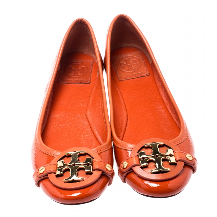 مملوكة مسبقًا Tory Burch Orange Patent Leather Aaden Ballet Flats Size 36.5