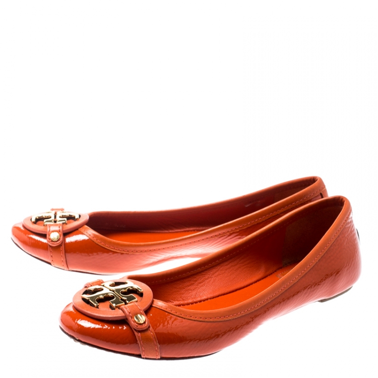 مملوكة مسبقًا Tory Burch Orange Patent Leather Aaden Ballet Flats Size 36.5