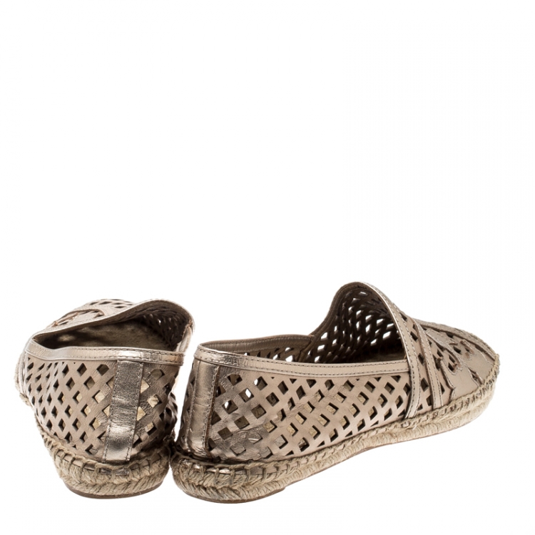 Pre Owned Tory Burch Metallic Dull Gold Laser Cut Leather Logo Thatched Espadrille Flats Size 40