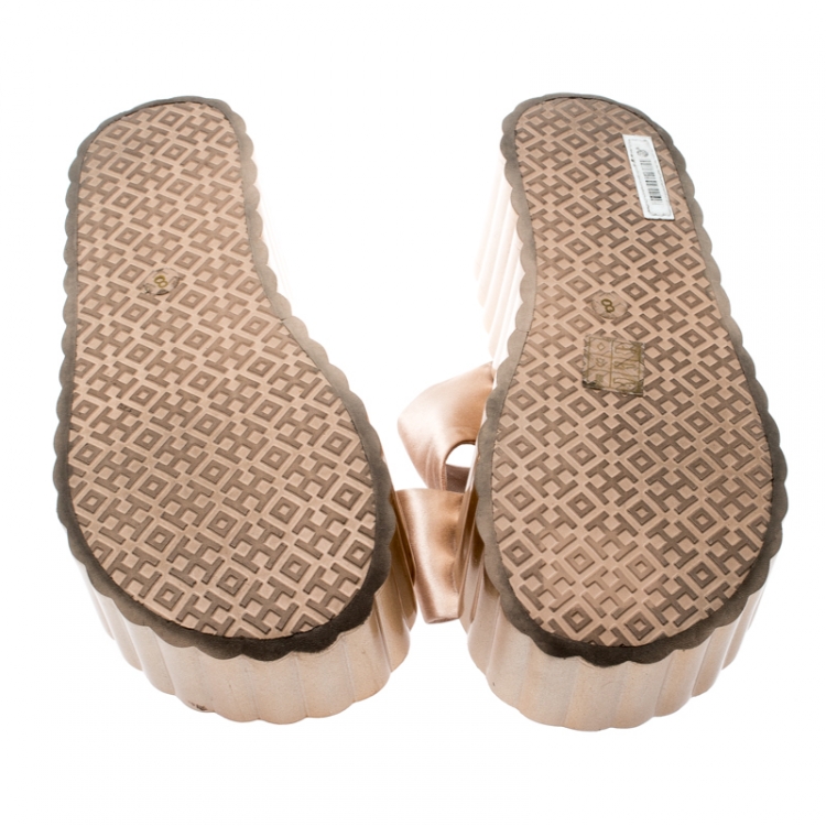 Pre Owned Tory Burch Beige Satin Scalloped Wedge Cross Strap Platform Slides Size 38