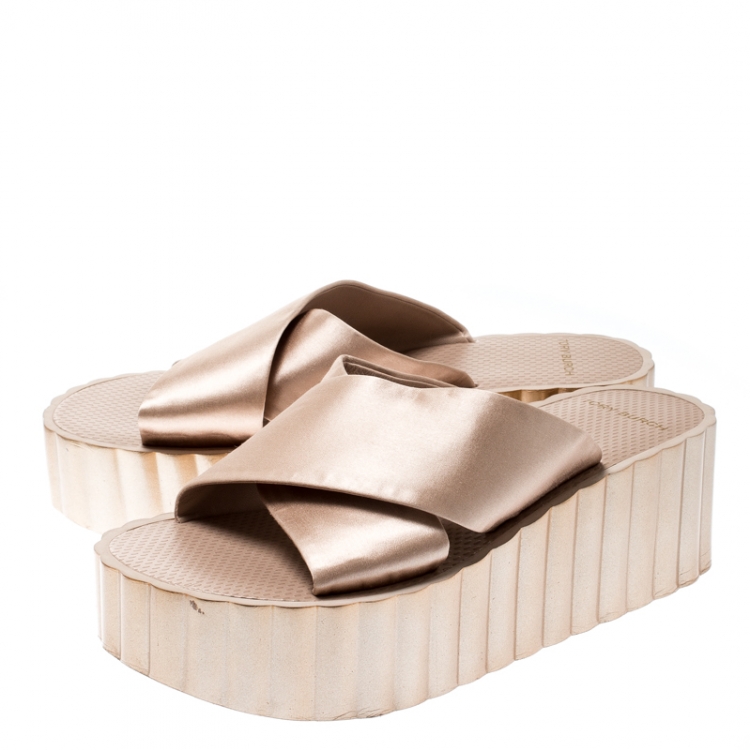 Pre Owned Tory Burch Beige Satin Scalloped Wedge Cross Strap Platform Slides Size 38