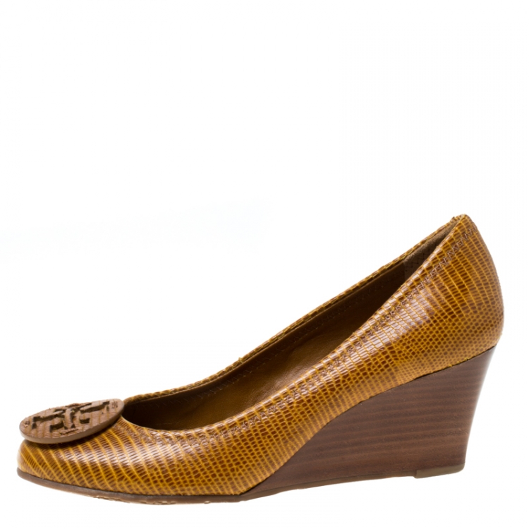 Pre Owned Tory Burch Brown Textured Leather Wedge Pumps Size 37