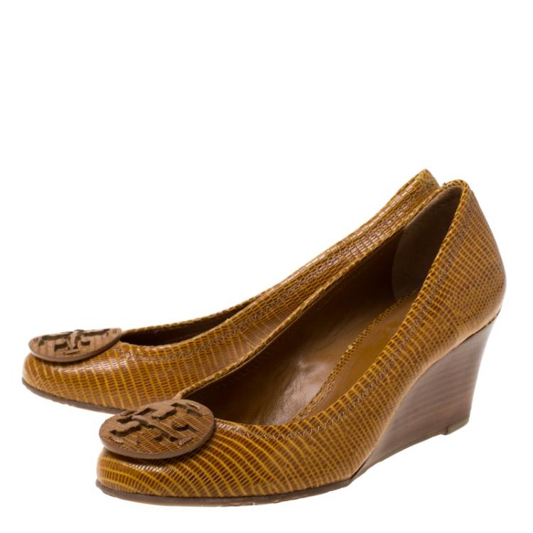 Pre Owned Tory Burch Brown Textured Leather Wedge Pumps Size 37