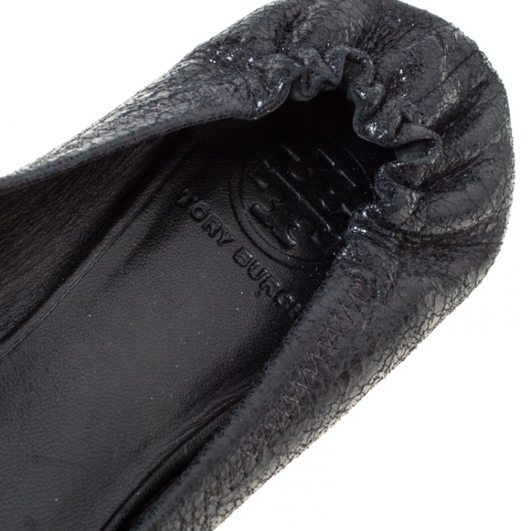 مملوكة مسبقًا Tory Burch Black Leather Reva Scrunch Ballet Flats Size 38