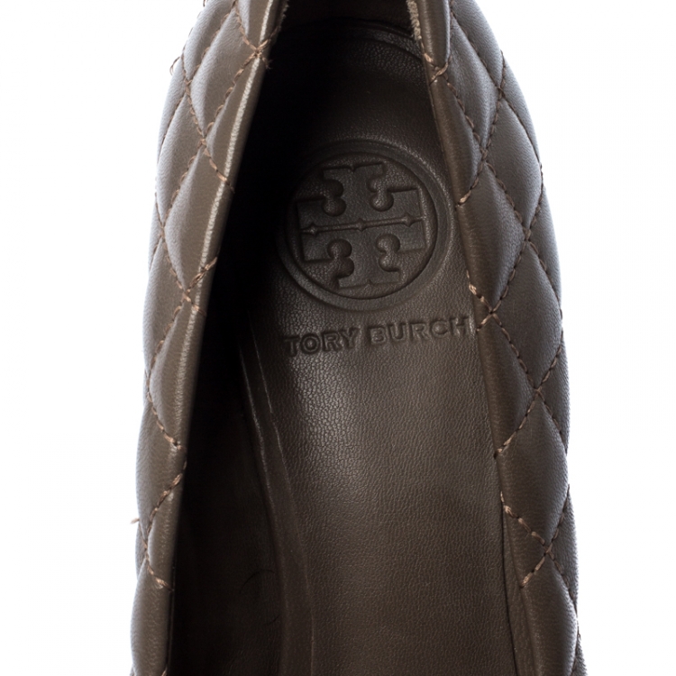 Pre Owned Tory Burch Brown Quilted Leather Logo Wedge Pumps Size 38