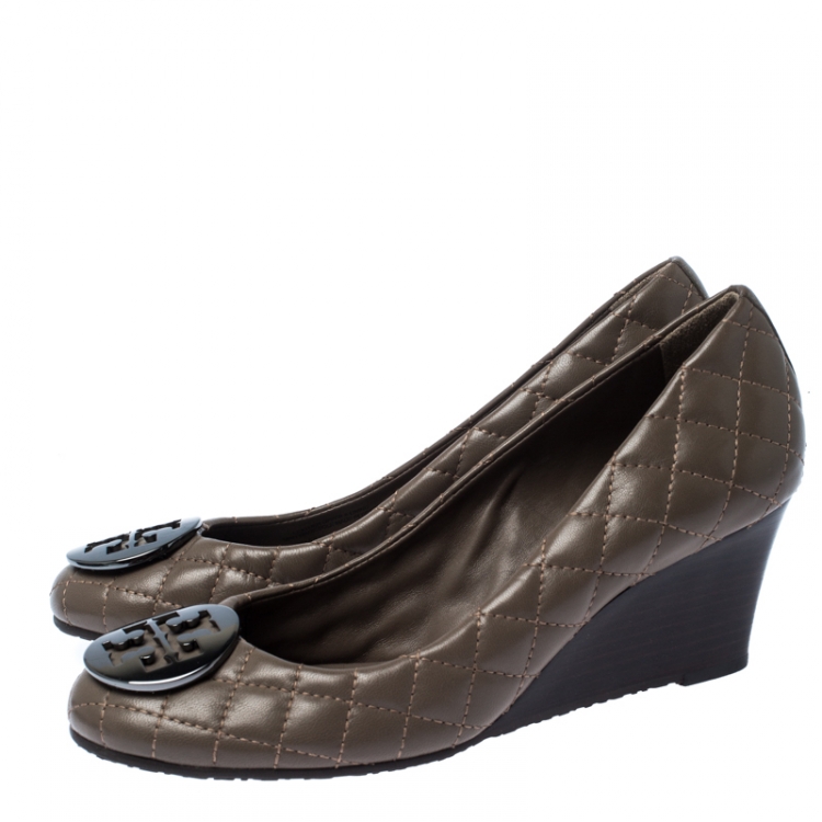 Pre Owned Tory Burch Brown Quilted Leather Logo Wedge Pumps Size 38