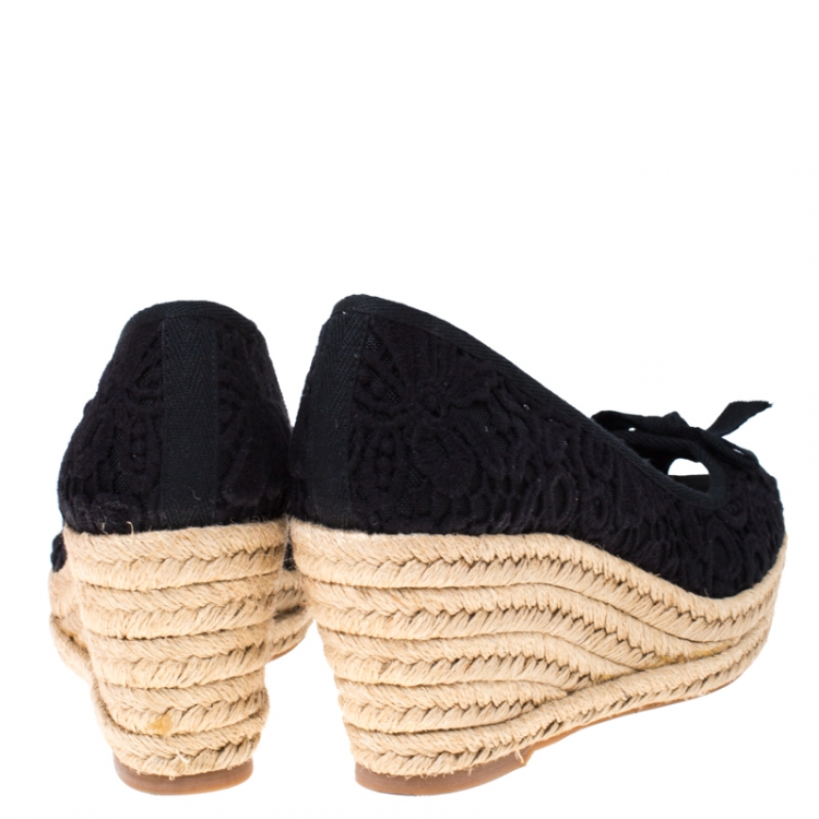 مملوكة مسبقًا Tory Burch Black Lace Jackie Peep Toe Espadrilles Wedge Pumps Size 38.5