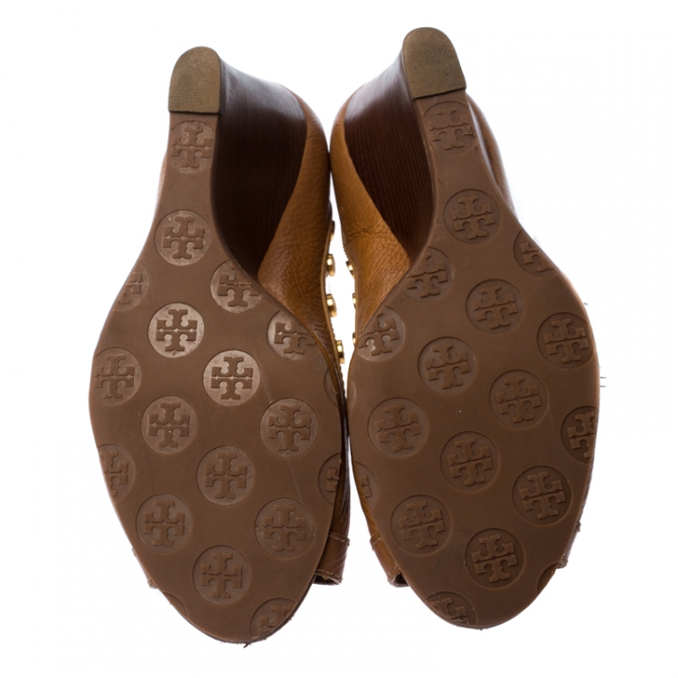 Pre Owned Tory Burch Brown Leather Reva Logo Studded Peep-Toe Wedge Pumps Size 39.5