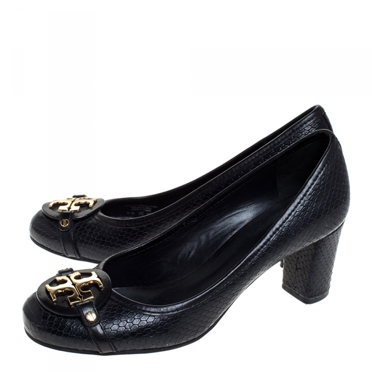 Pre Owned Tory Burch Black Python Embossed Leather Logo Block Heel Pumps Size 39