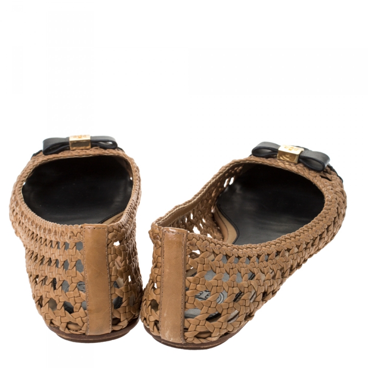 مملوكة مسبقًا Tory Burch Beige/Black Woven Leather Bow Ballet Flats Size 39