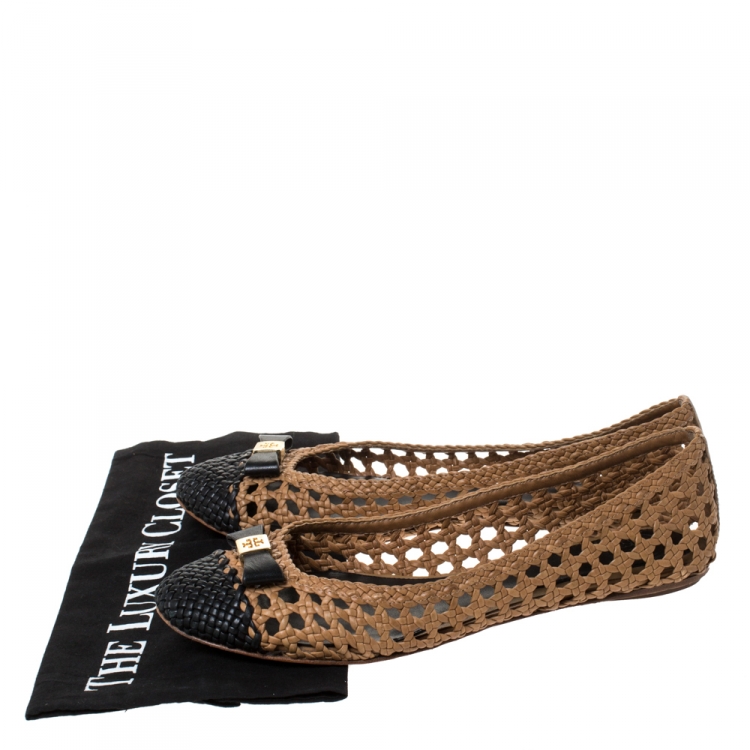مملوكة مسبقًا Tory Burch Beige/Black Woven Leather Bow Ballet Flats Size 39