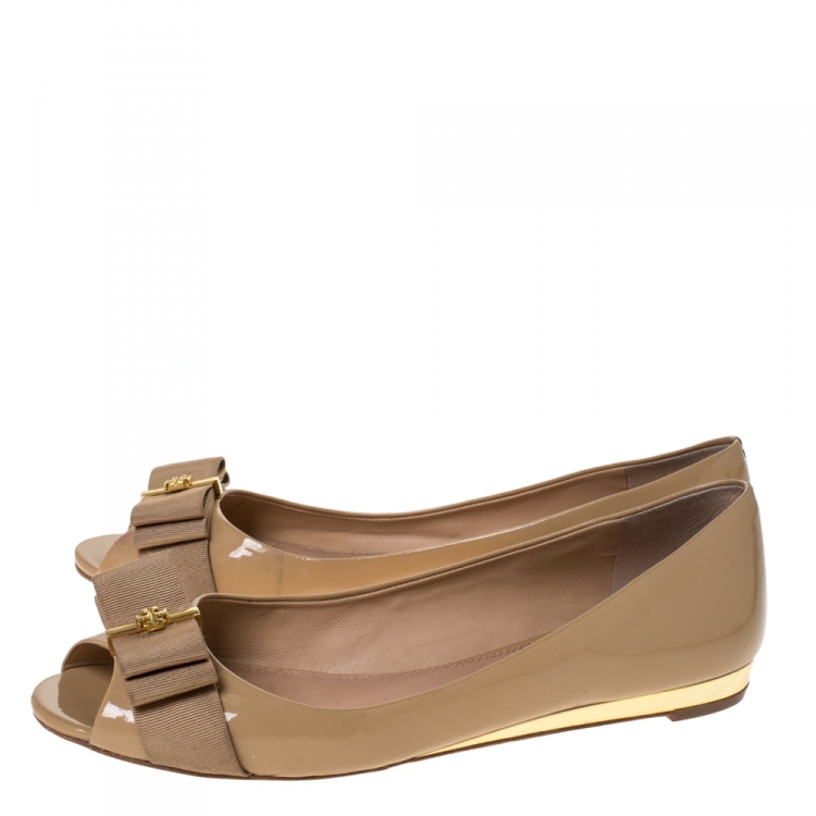 Pre Owned Tory Burch Beige Patent Leather Trudy Bow Ballet Flats Size 38.5