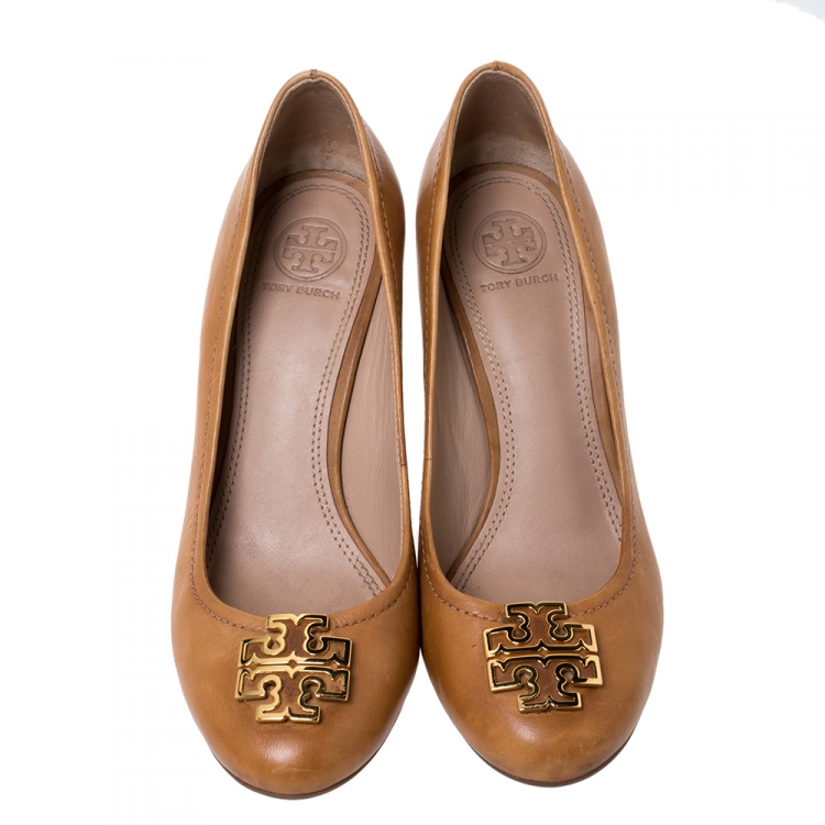 Pre Owned Tory Burch Brown Leather Logo Wedge Round Toe Pumps Size 37