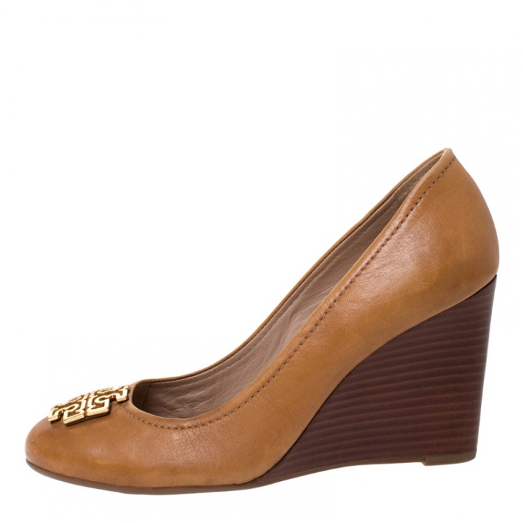 Pre Owned Tory Burch Brown Leather Logo Wedge Round Toe Pumps Size 37