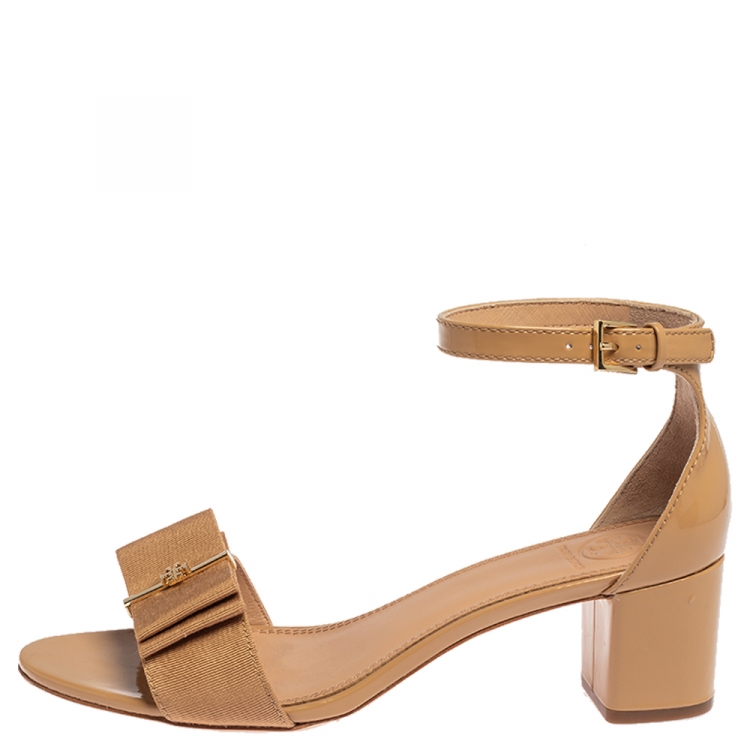 Pre Owned Tory Burch Beige Patent Leather And Canvas Bow Block Heel Ankle Strap Sandals Size 39