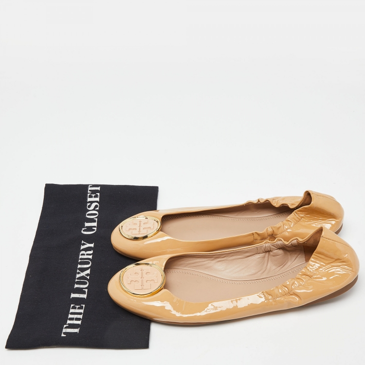 Pre Owned Tory Burch Beige Patent Leather Reva Scrunch Ballet Flats Size 41
