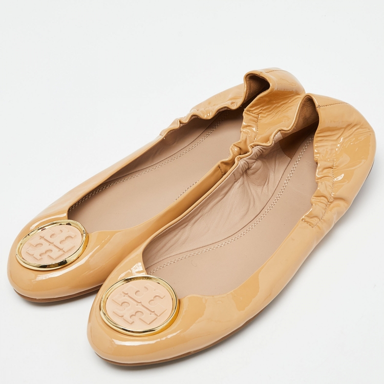 Pre Owned Tory Burch Beige Patent Leather Reva Scrunch Ballet Flats Size 41