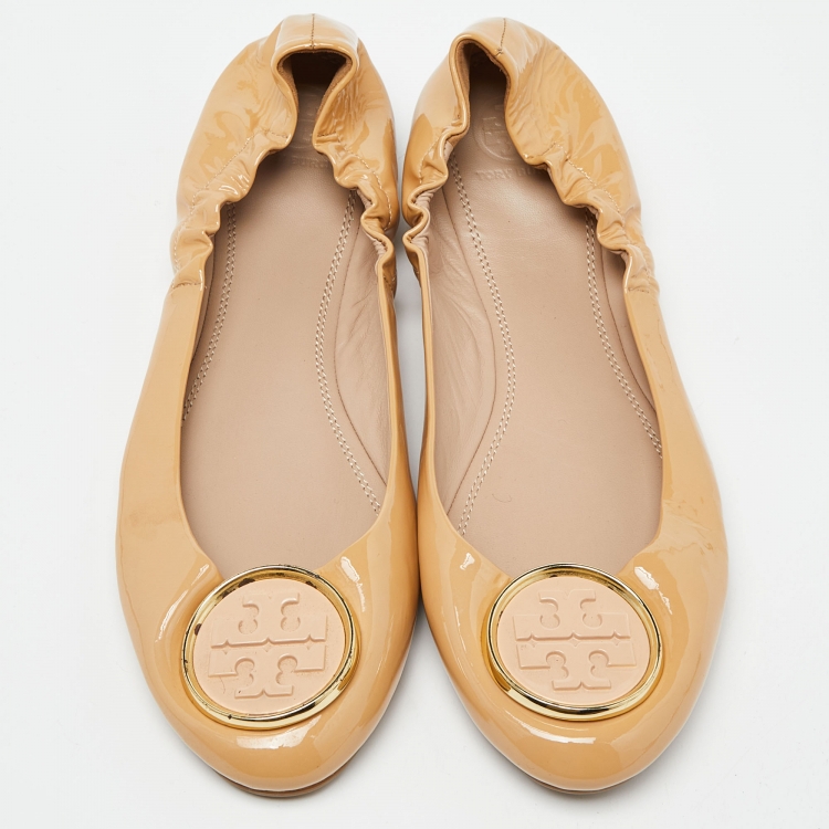 Pre Owned Tory Burch Beige Patent Leather Reva Scrunch Ballet Flats Size 41