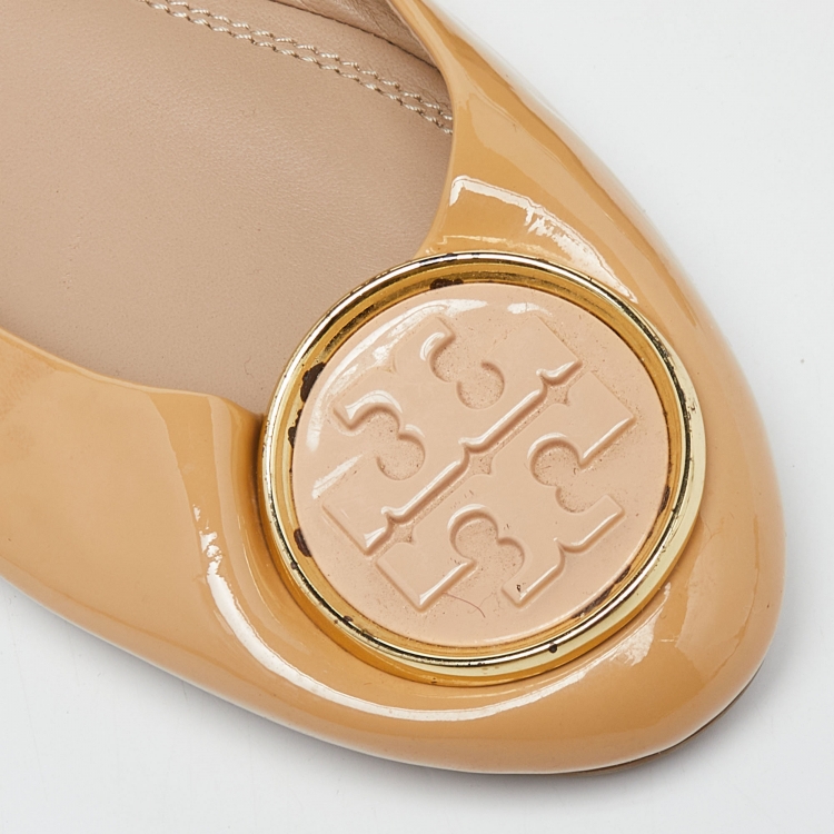 Pre Owned Tory Burch Beige Patent Leather Reva Scrunch Ballet Flats Size 41