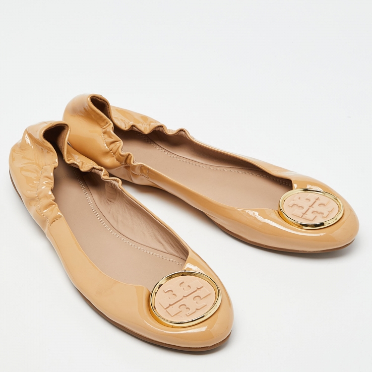 Pre Owned Tory Burch Beige Patent Leather Reva Scrunch Ballet Flats Size 41