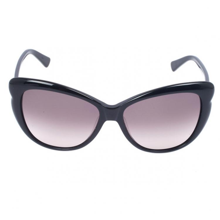 Pre Owned Valentino Black Woman Sunglasses V634S-001