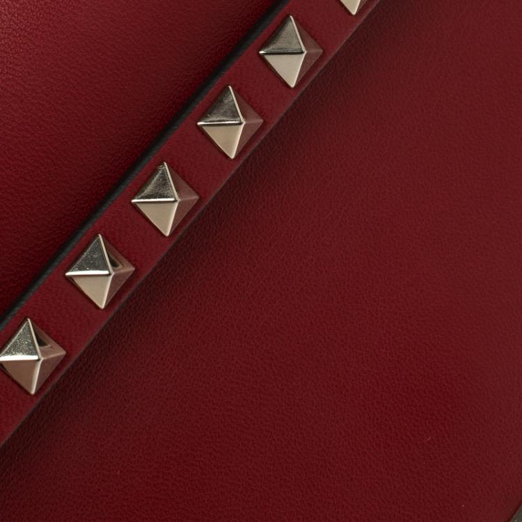 Pre Owned Valentino Burgundy Leather Rockstud Flap Wristlet Clutch