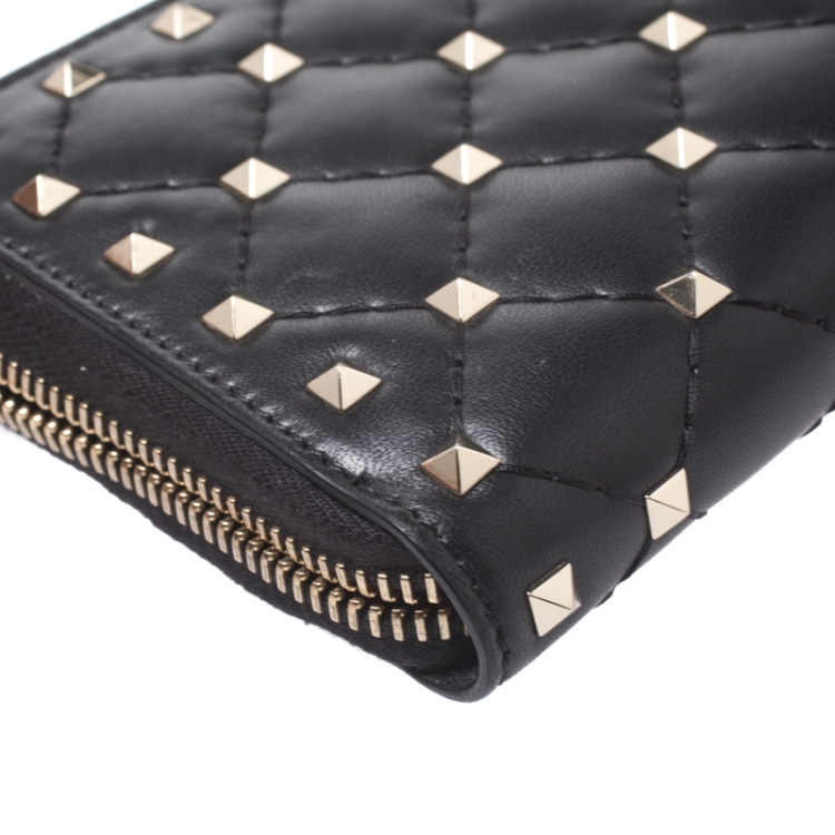 Pre Owned Valentino Black Quilted Leather Rockstud Spike Zip Around Wallet