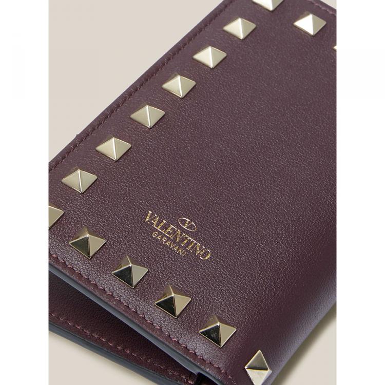 مملوكة مسبقًا Valentino Garavani Burgundy Rockstud Leather Bifold Wallet