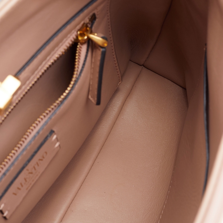 مملوكة مسبقًا Valentino Beige Leather Roman Stud Top Handle Bag