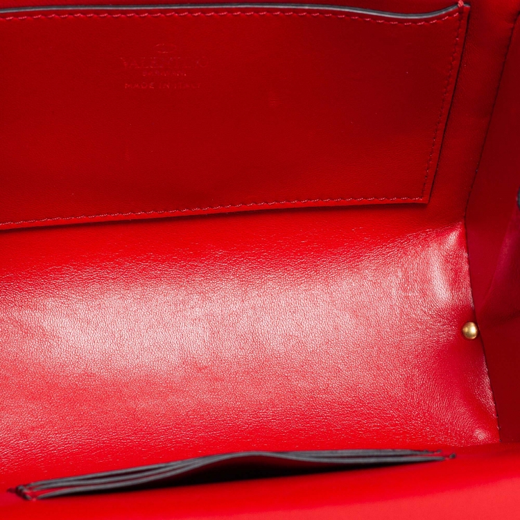 مملوكة مسبقًا Valentino Red Leather Rockstud Alcove Top Handle Bag